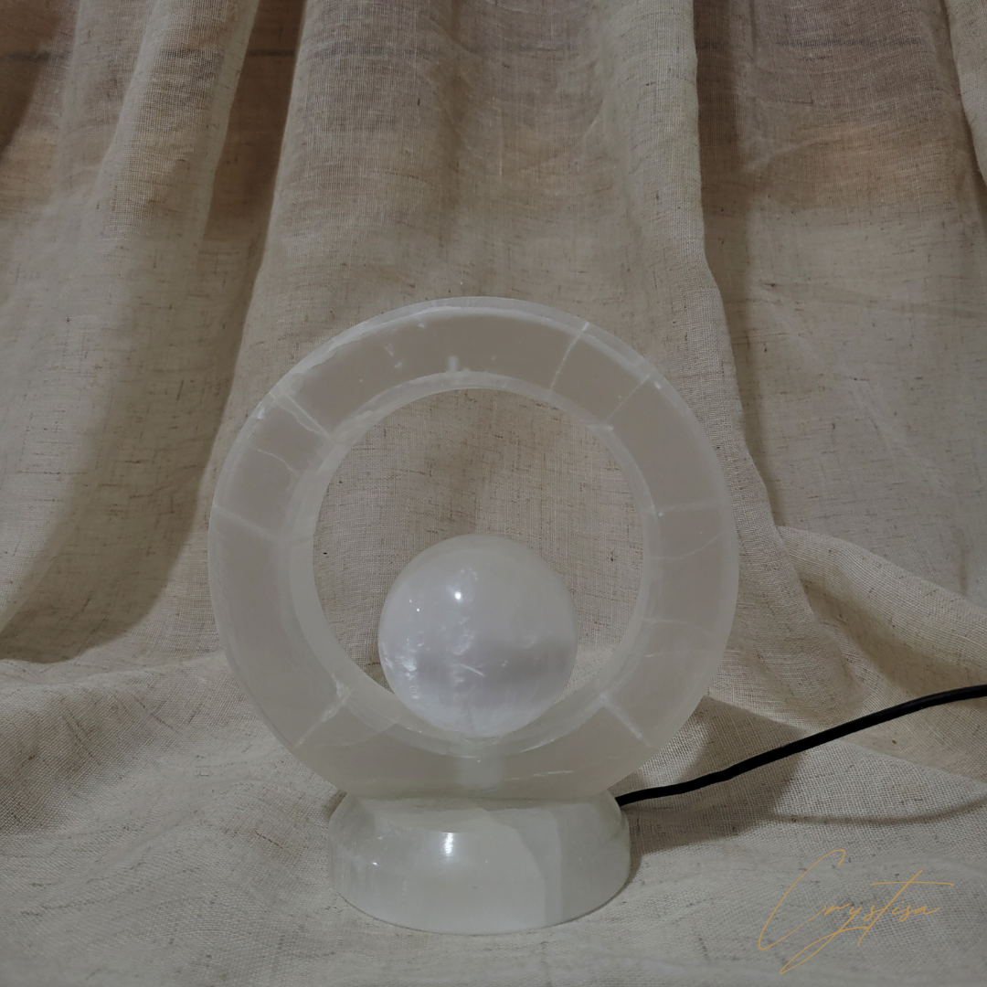Lampe "Éclat Lunaire" en Sélénite