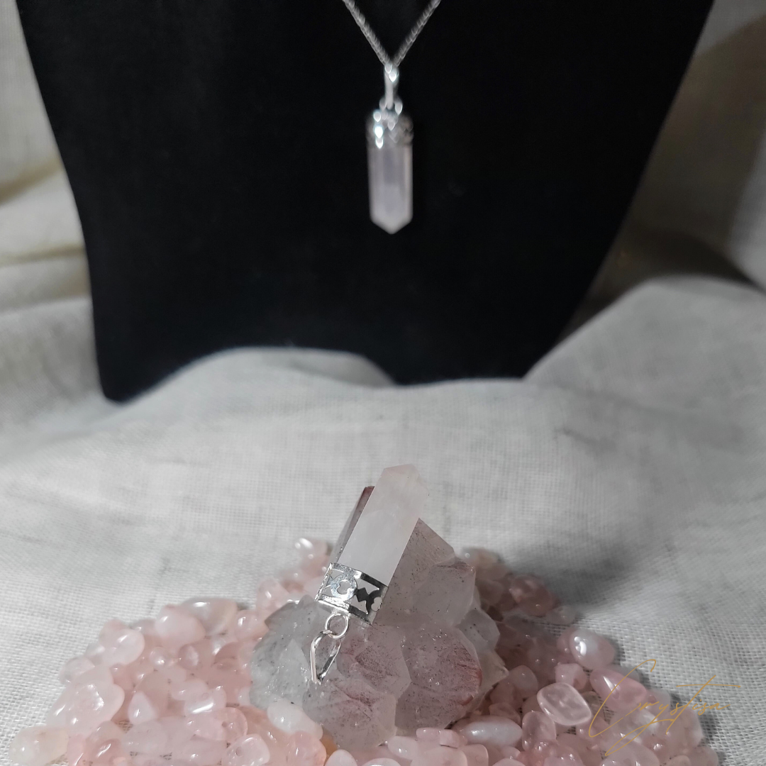 Pendentif en Quartz Rose: Le Joyau de l’Amour et de la Sérénité