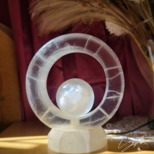 Lampe  "Éclat Lunaire" en Sélénite